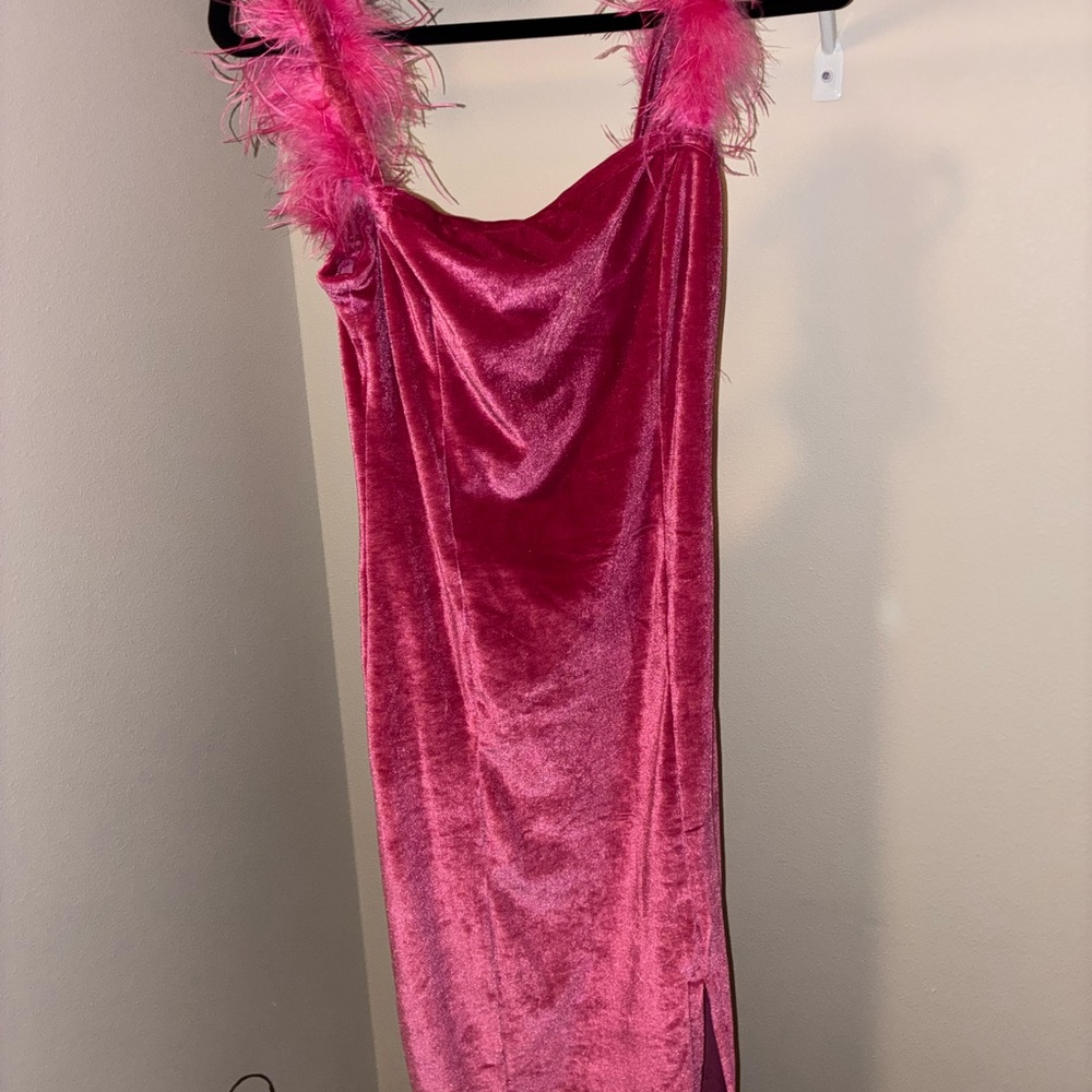 Elegant Pink Velvet dress with sexy leg slit